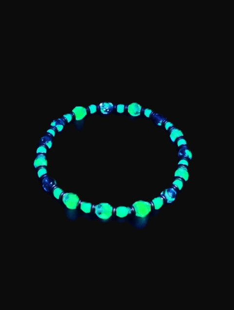 Uranium Blue with Copper Spacers Stretch Bracelet 8"