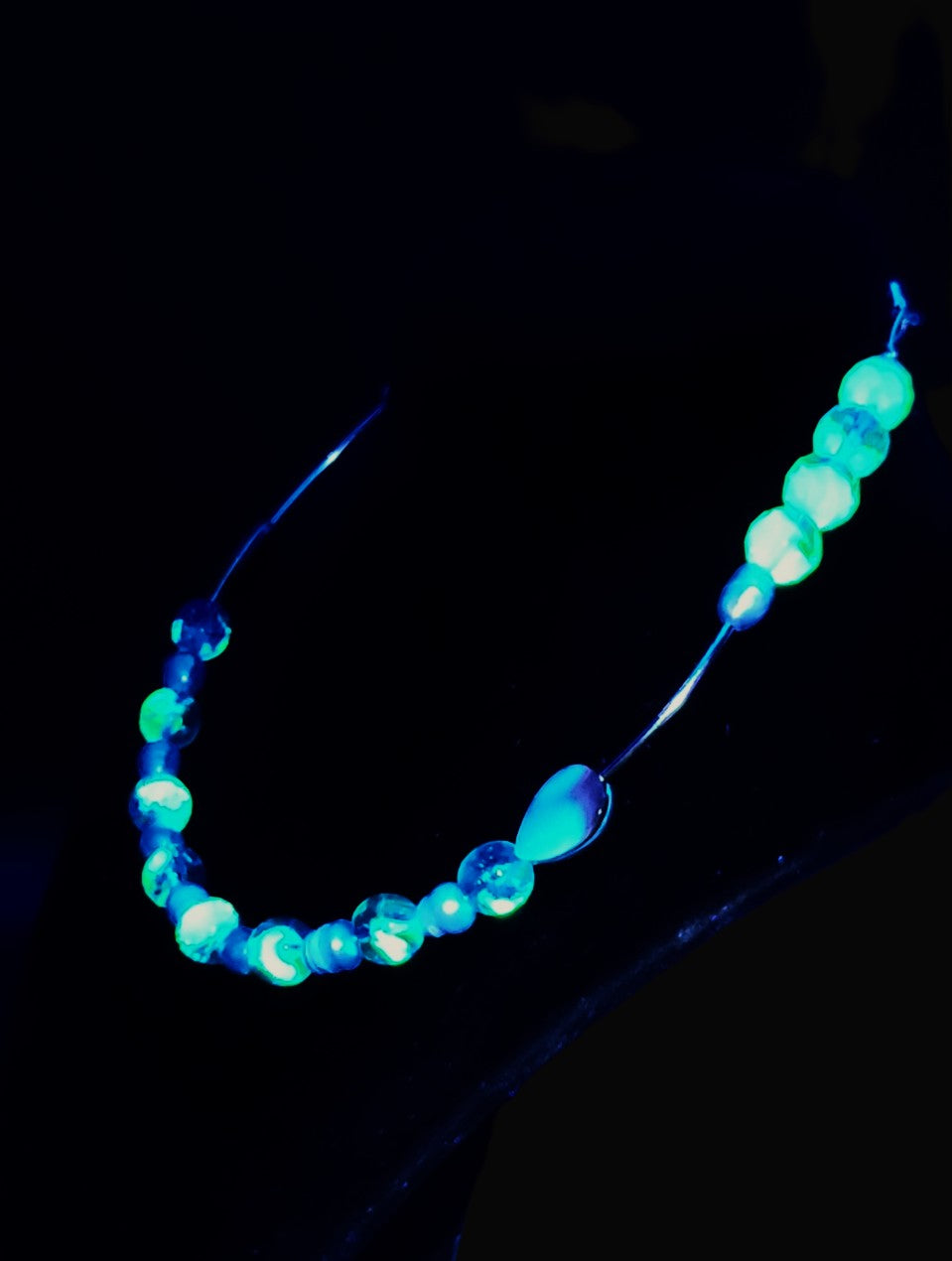 Uranium glass, UV reactive, Czech blue and aqua bead, 15" Choker