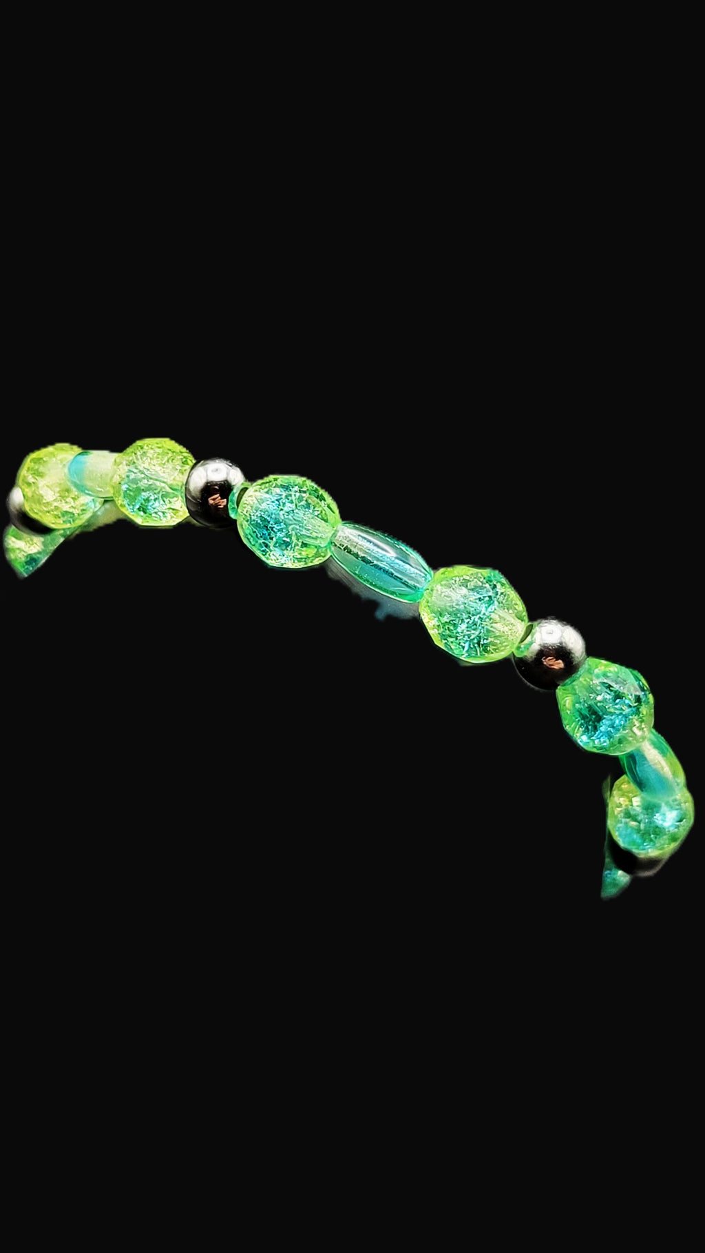 Uranium high glow UV reactive crackle bead 7" stretch bracelet