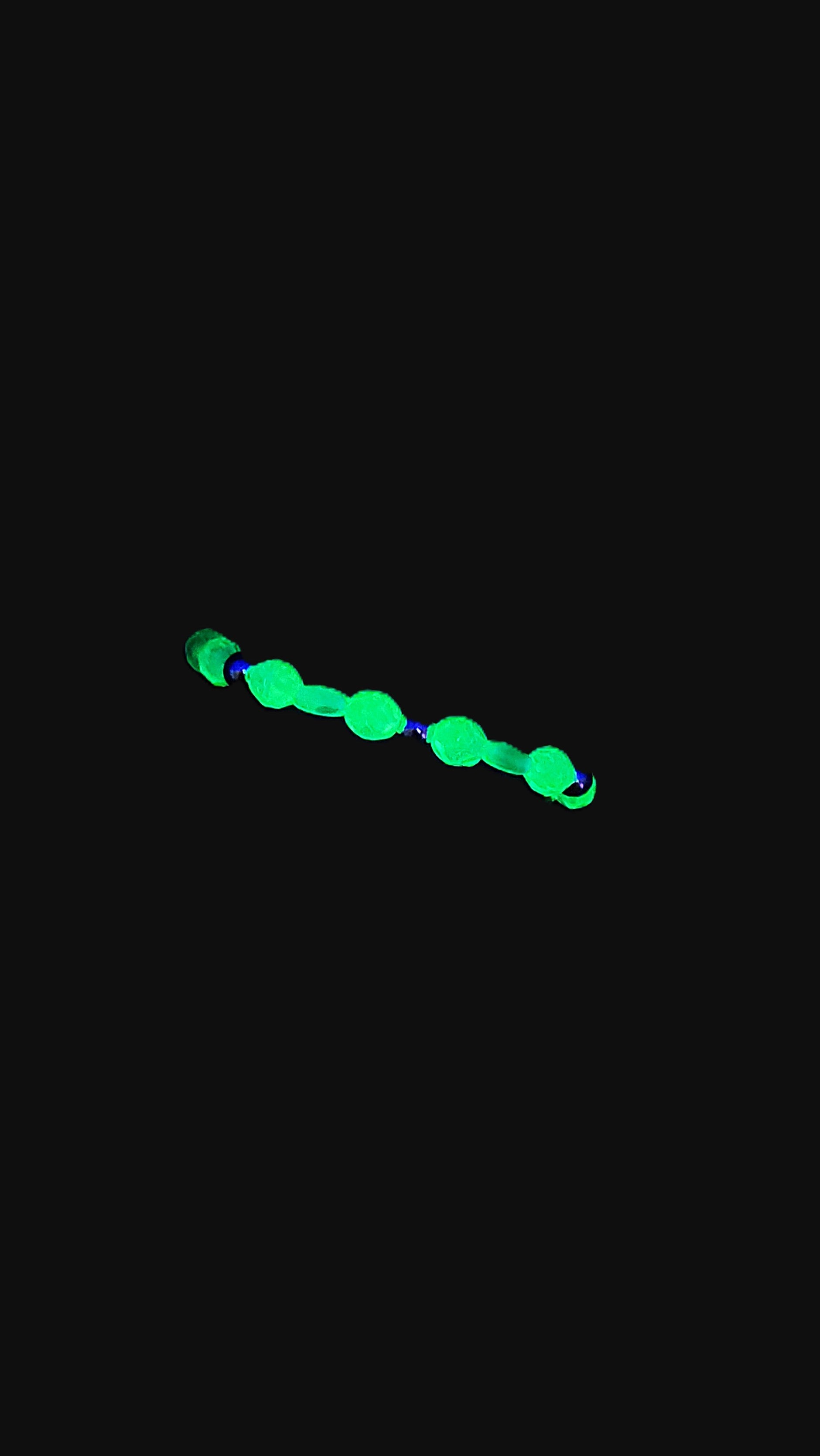 Uranium high glow UV reactive crackle bead 7" stretch bracelet