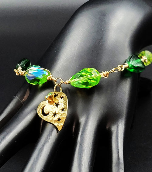Uranium UV reactive glow crystals, Antique emerald colored beads 8" bracelet
