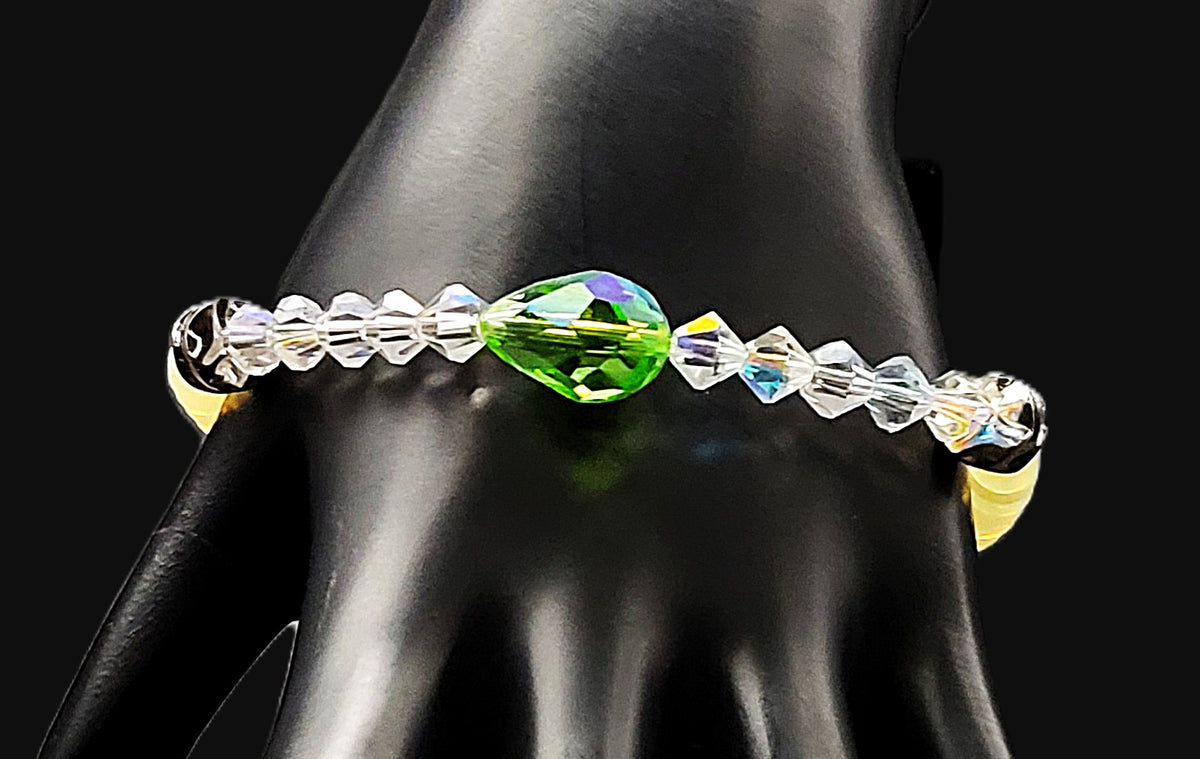 UV Glow Uranium Glass Green Pear and White Disc Czech Beads 7" Stretch Bracelet