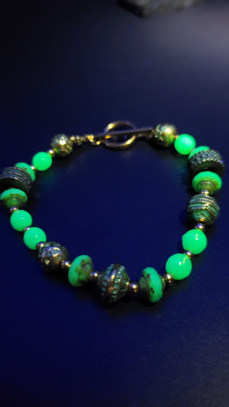Uranium Glass UV Glow Aqua beads Toggle 8" Bracelet
