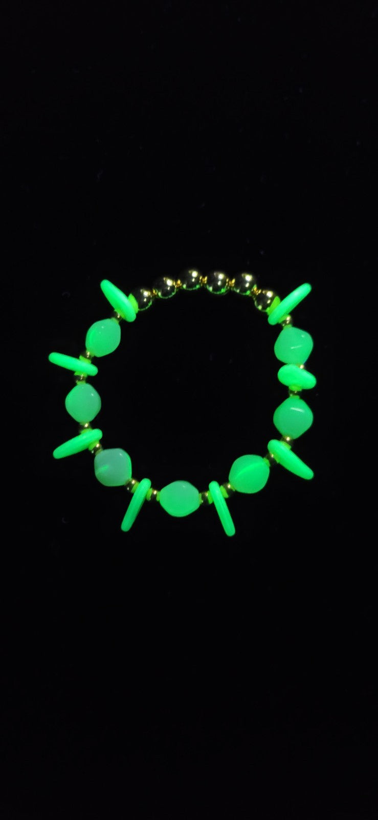 Uranium UV Glow White Fivre Glass UV Leaves Stretch 6.5" Bracelet