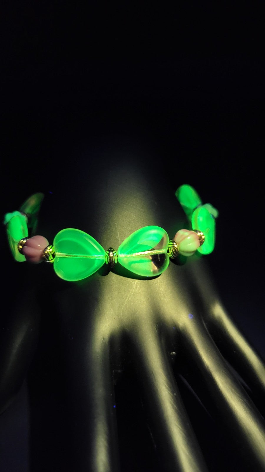 UV Glow With This Uranium Pink Hearts Gold Tone Memory Coil Wire Bracelet 8"