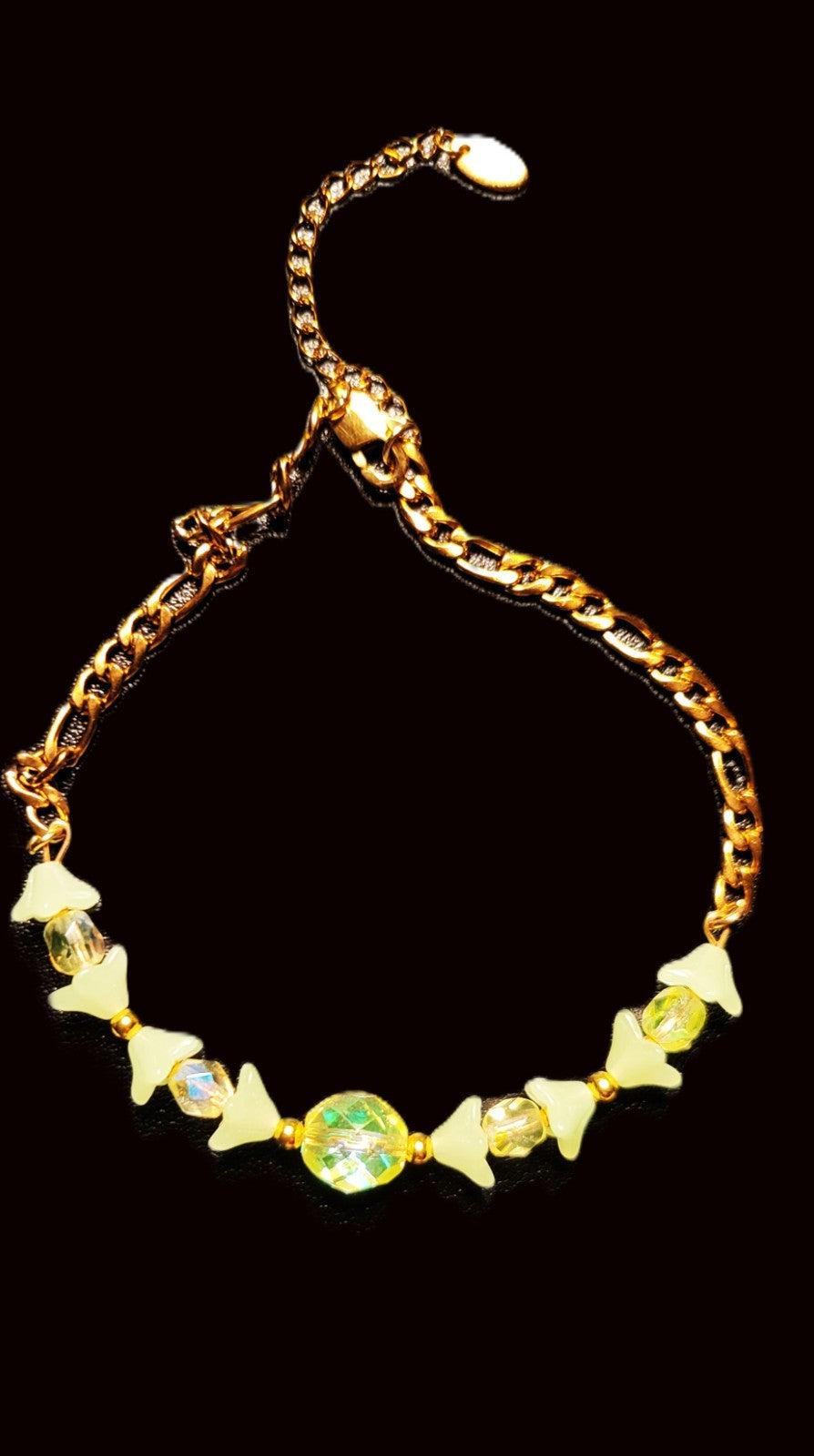 UV Glow Uranium Glass Bellflower Bead 8" Bracelet on Gold Tone Figaro Chain with extender