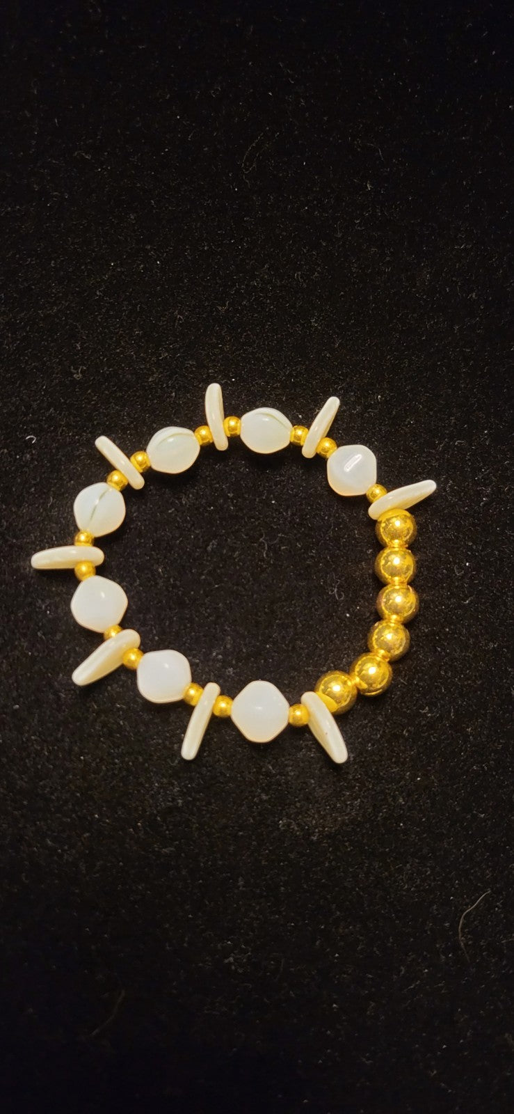 Uranium UV Glow White Fivre Glass UV Leaves Stretch 6.5" Bracelet