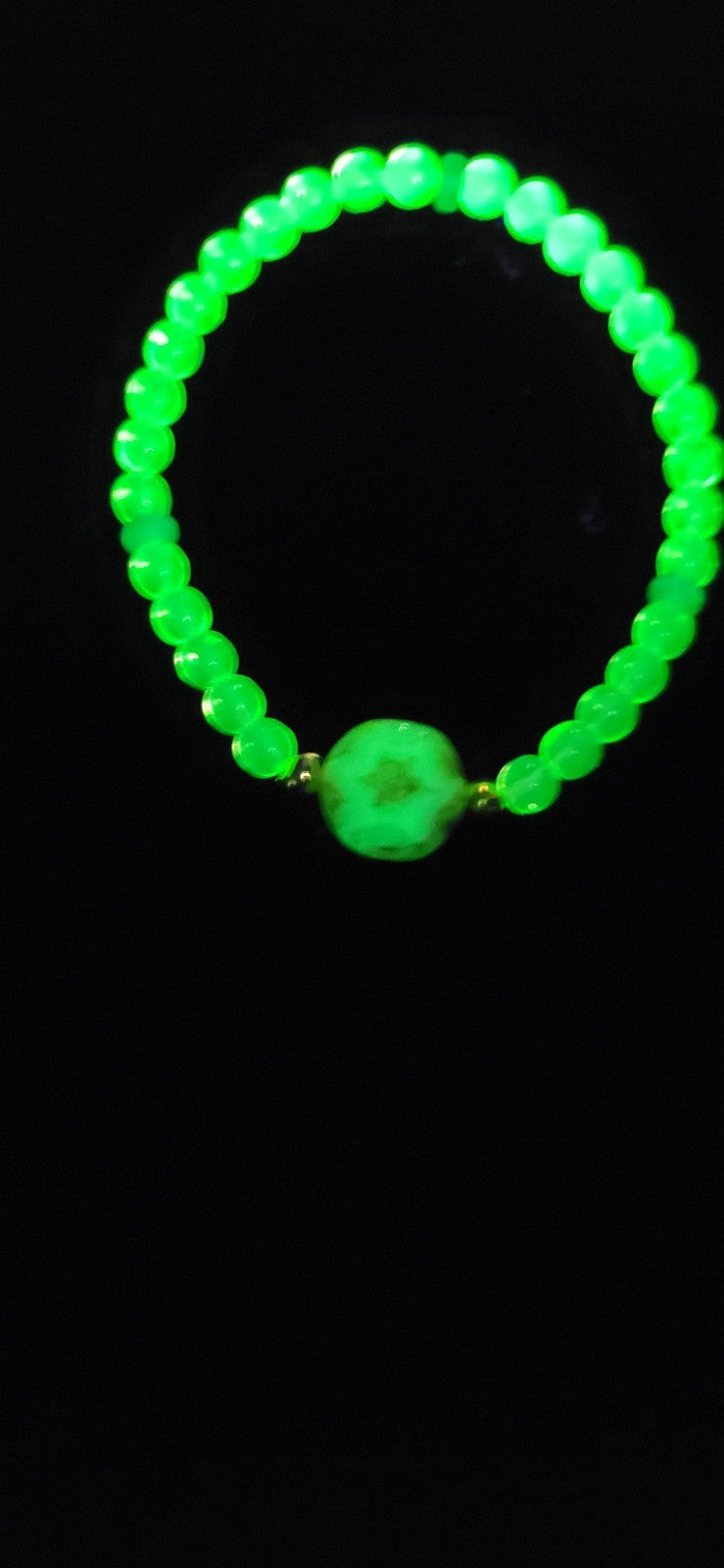 Uranium UV Glow Beads and Star Charm 8" Stretch Bracelet