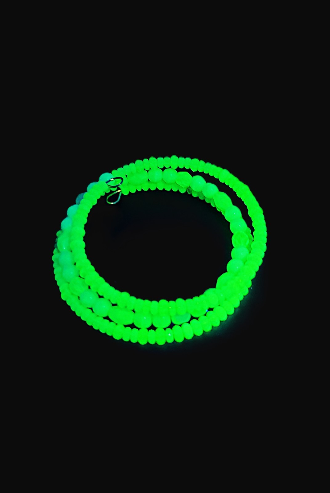 UV Glow Uranium Czech Glass Bead Triple Strand Aqua Coil Bracelet on Gold Tone Memory Wire