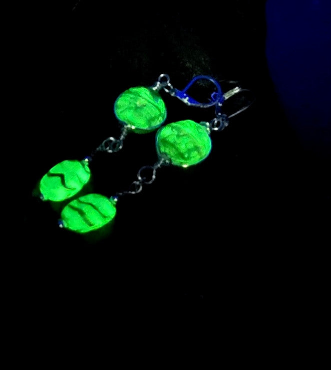 UV Glow Czech Uranium Tiger Striped Glass Beads Stretch 7" Bracelet with Pierced Earrings
