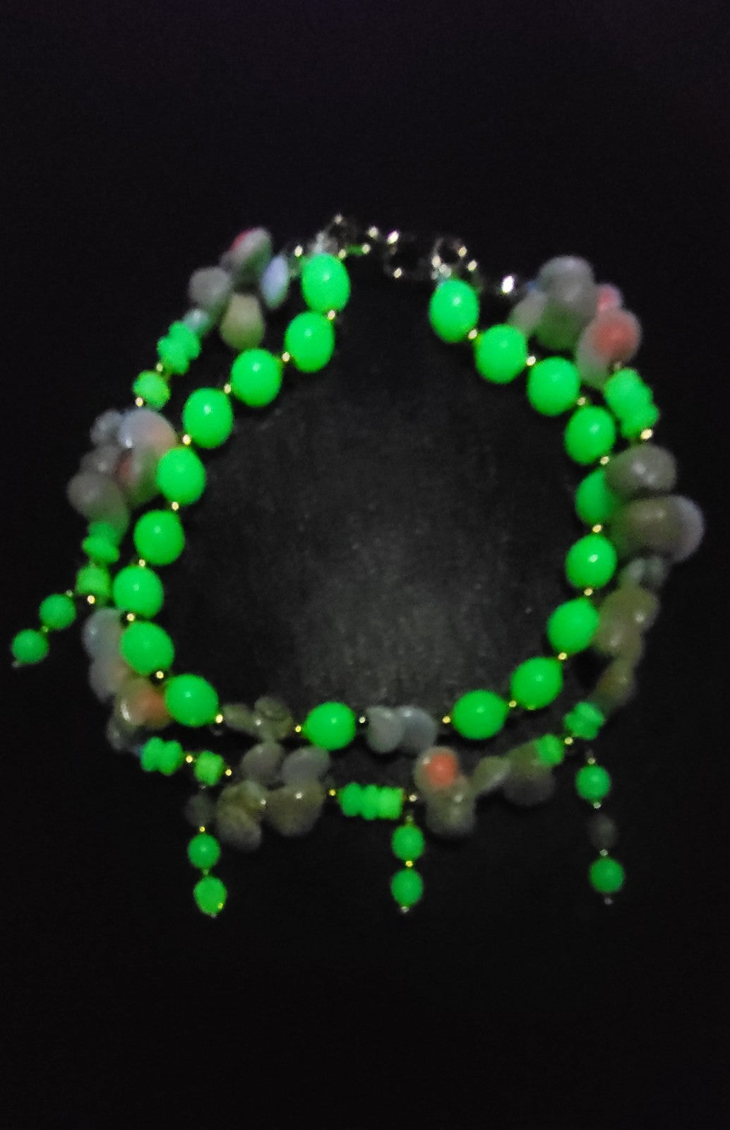 URANIUM DOUBLE STRAND TURQUOISE COLORED GLASS AND TINY SEASHELL 8" BRACELET