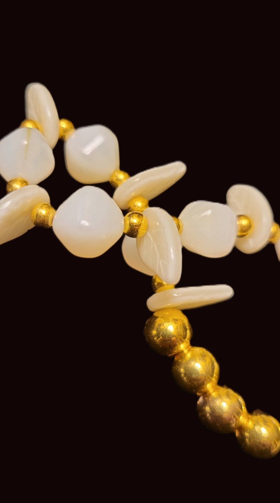 Uranium UV Glow White Fivre Glass UV Leaves Stretch 6.5" Bracelet