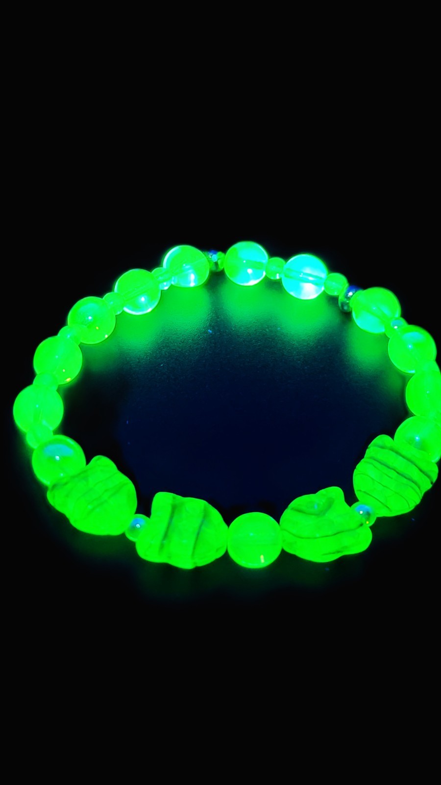 UV Glow Czech Glass Uranium Glass Cat Face Beads 8" Stretch Bracelet