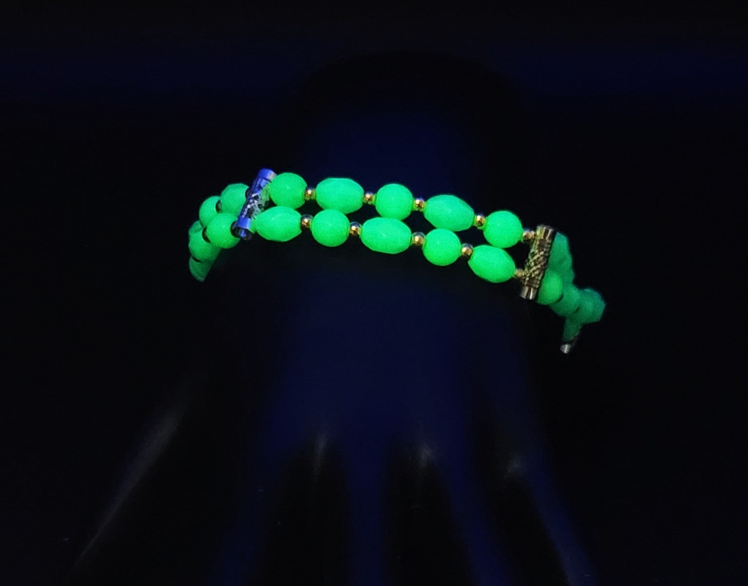 Uranium Glass UV Glow Aqua bead & Gold Accents 9" Stretch bracelet with Clasp