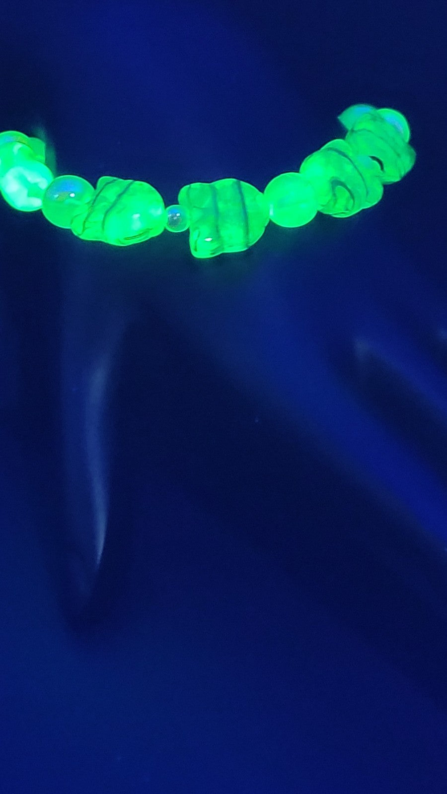 UV Glow Czech Glass Uranium Glass Cat Face Beads 8" Stretch Bracelet