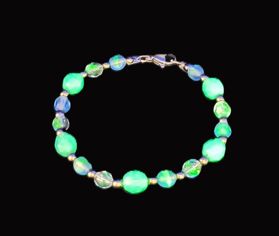 UV Reactive Uranium Czech Blue Glass Beads 7" Bracelet