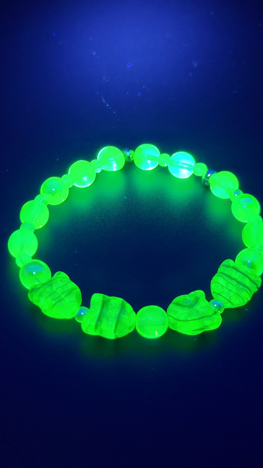 UV Glow Czech Glass Uranium Glass Cat Face Beads 8" Stretch Bracelet