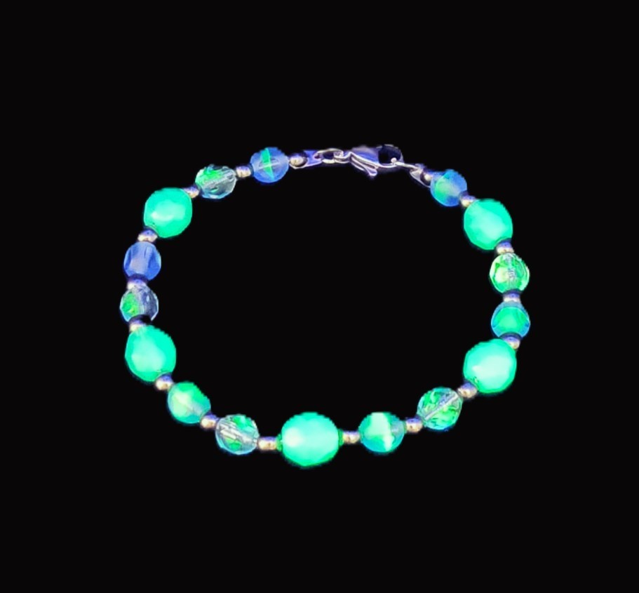 UV Reactive Uranium Czech Blue Glass Beads 7" Bracelet