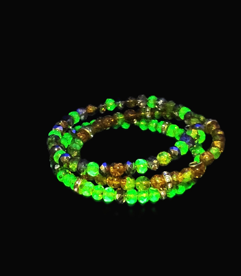 Uranium Czech Orange Glass Crackle Beads Set of 3 Bangles on Gold Tone Memory Wire