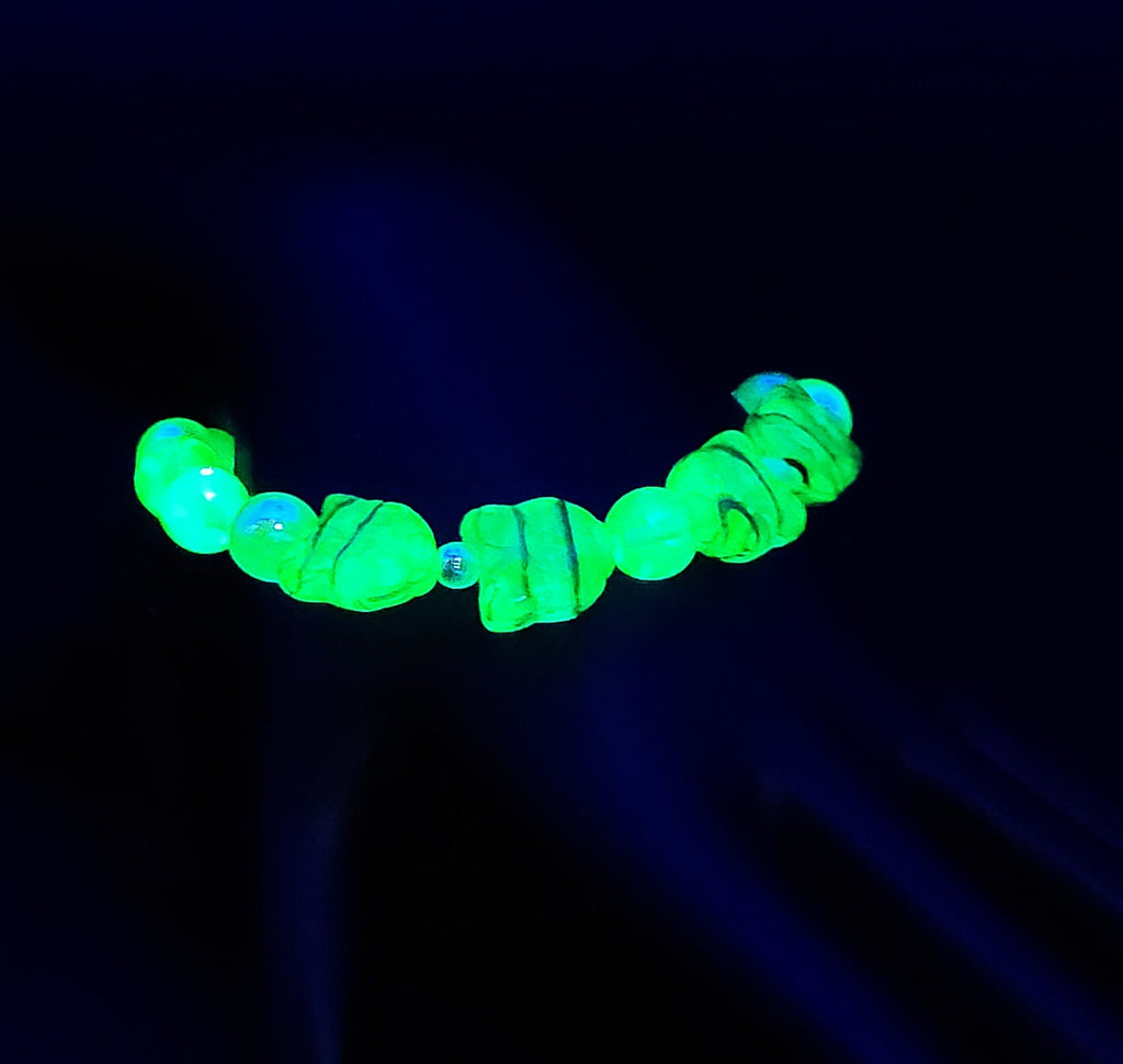 UV Glow Czech Glass Uranium Glass Cat Face Beads 8" Stretch Bracelet