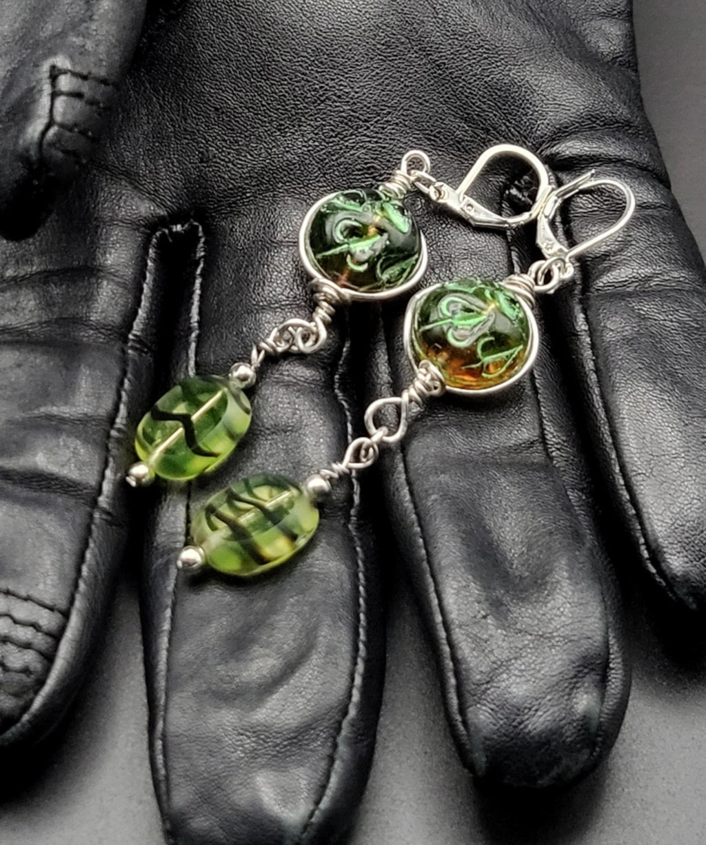 UV Glow Czech Uranium Tiger Striped Glass Beads Stretch 7" Bracelet with Pierced Earrings