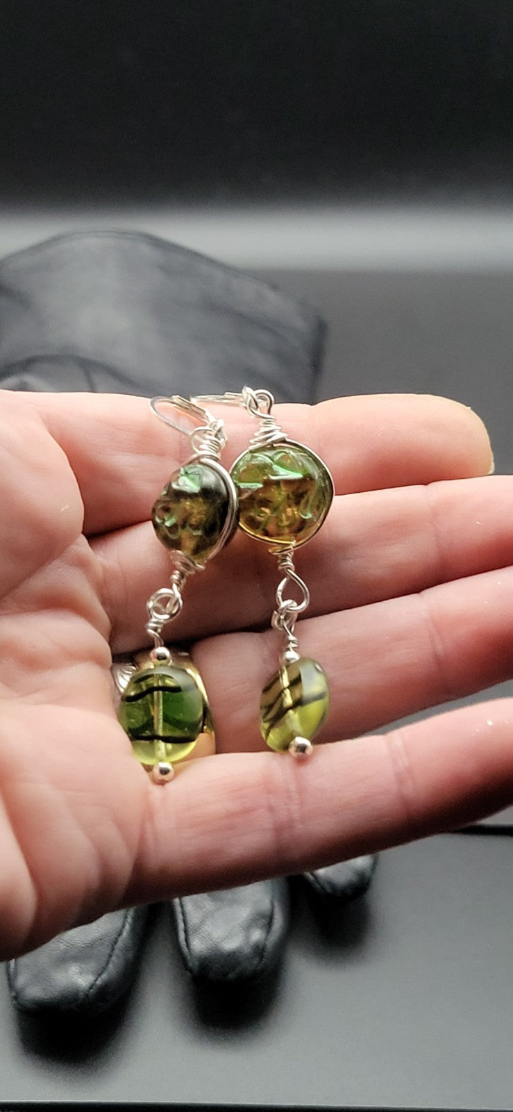 UV Glow Czech Uranium Tiger Striped Glass Beads Stretch 7" Bracelet with Pierced Earrings