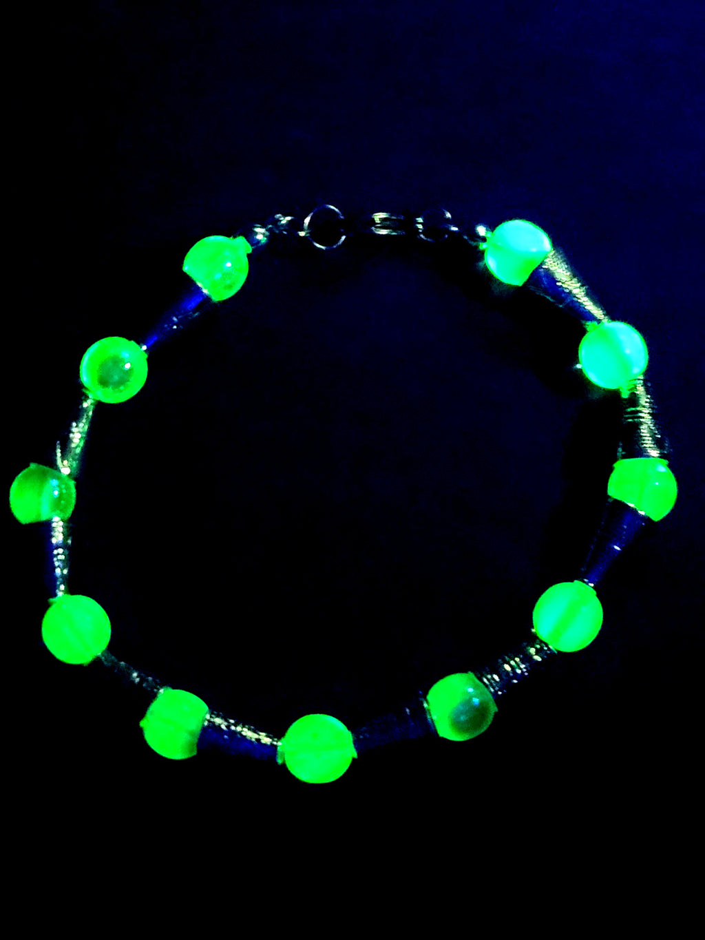 UV Uranium Glow Glass Beads and Silver Tone Bead Caps 8.5" Bracelet