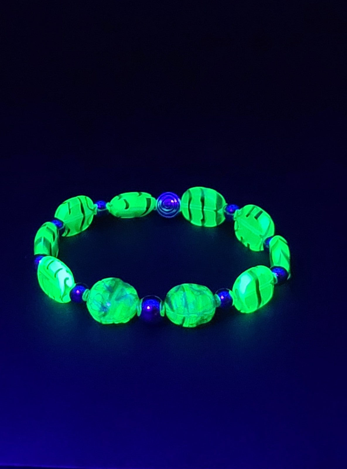 UV Glow Czech Uranium Tiger Striped Glass Beads Stretch 7" Bracelet with Pierced Earrings