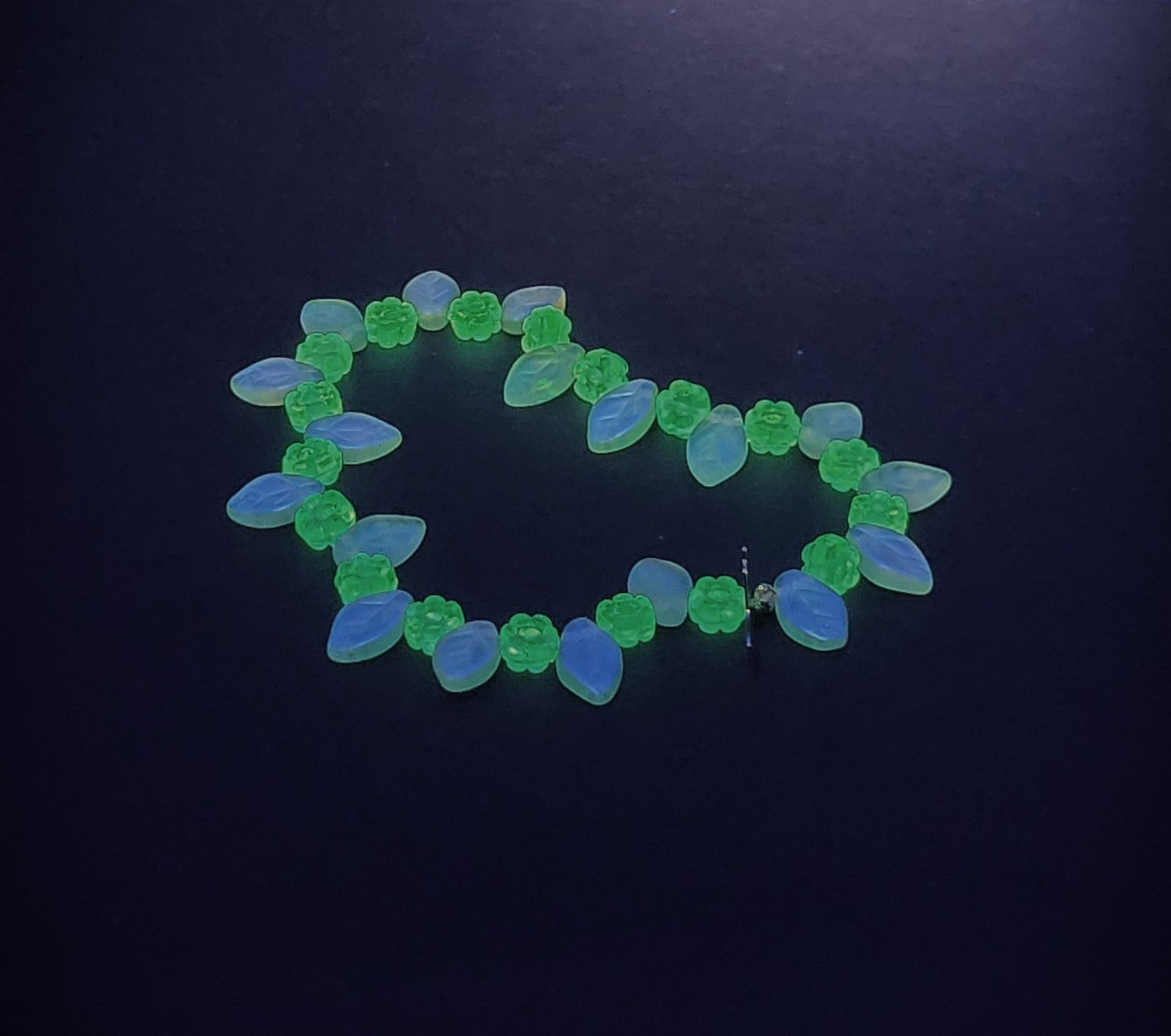 Uranium UV Glow Yellow Flowers with Iridescent Leaves, Starfish Charm Stretch 8" Bracelet