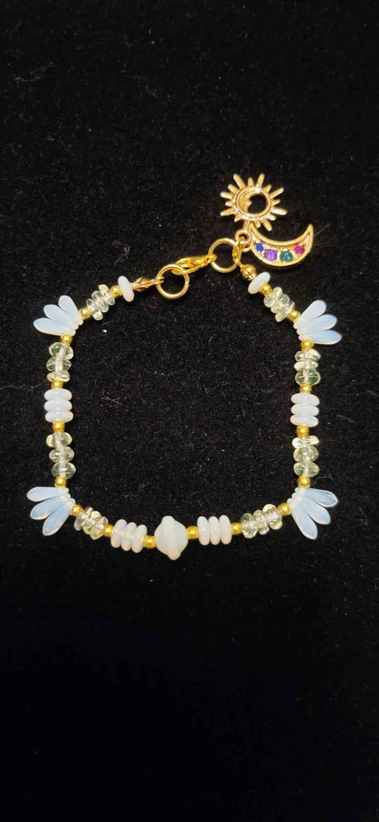 Uranium UV Glow 8" Stretch Bracelet With White and Green Glass Beads, Sun & Moon Charms