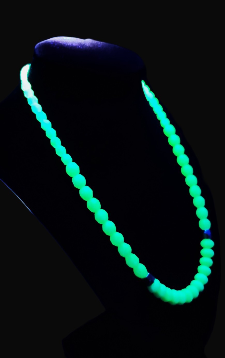 Uranium UV Czech Turquoise Colored Graduated Glass Bead 17" Necklace GREAT GLOW!